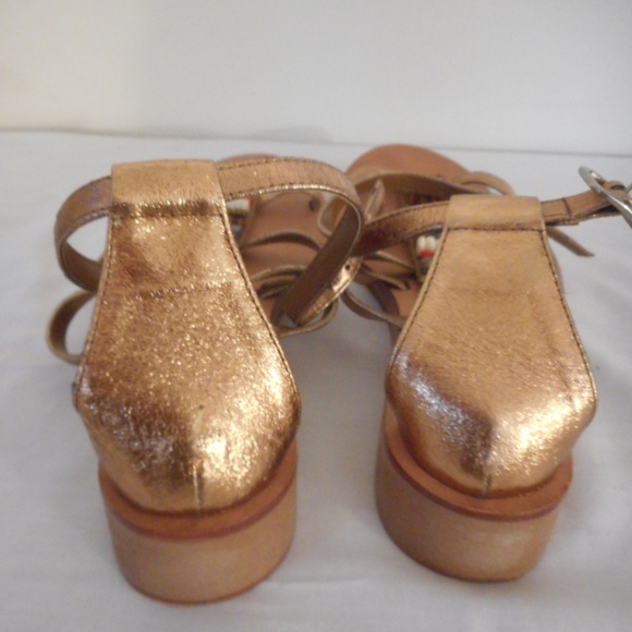EUC Bronze Womens Size 8 Sandal 1 1/4" heel - Picture 4 of 5